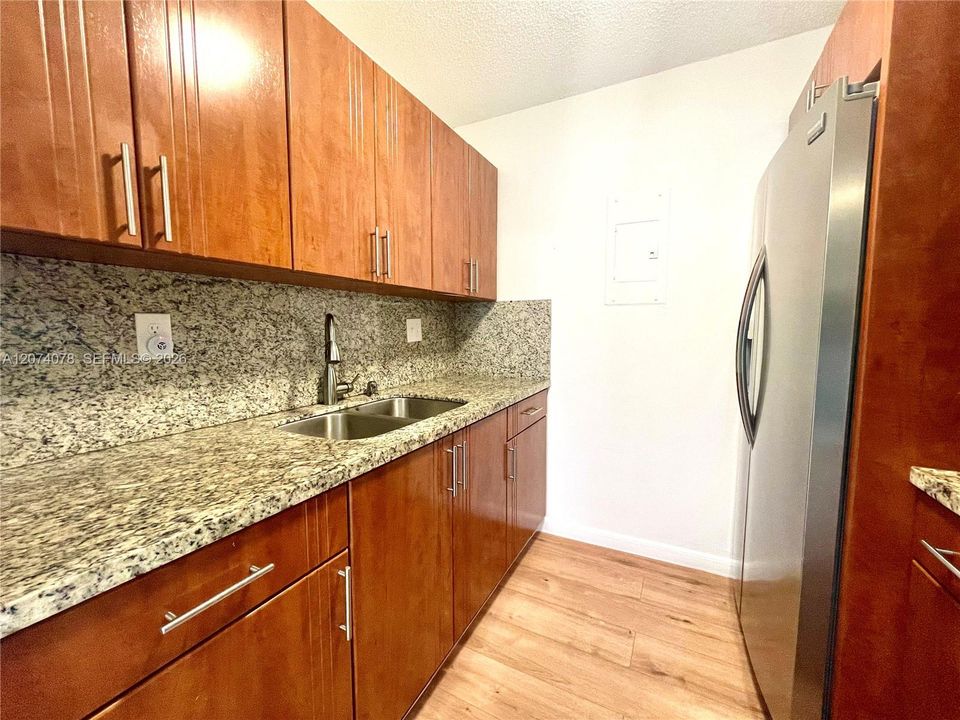 For Rent: $1,750 (1 beds, 1 baths, 583 Square Feet)