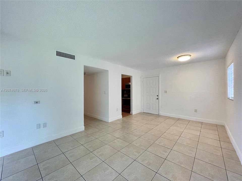 For Rent: $1,750 (1 beds, 1 baths, 583 Square Feet)