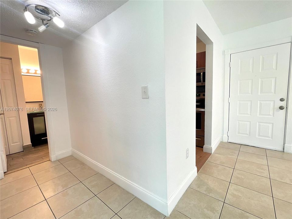 For Rent: $1,750 (1 beds, 1 baths, 583 Square Feet)
