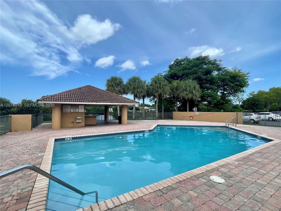 For Rent: $1,750 (1 beds, 1 baths, 583 Square Feet)