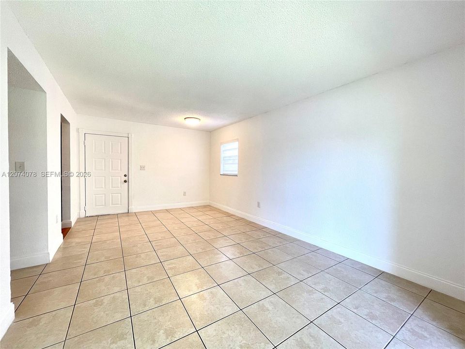 For Rent: $1,750 (1 beds, 1 baths, 583 Square Feet)
