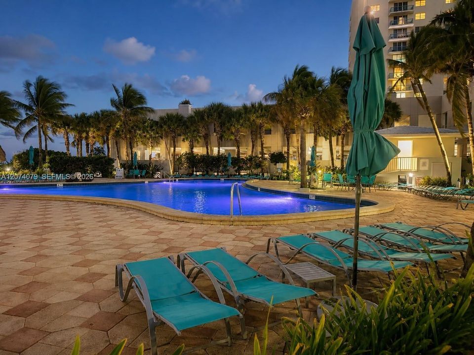 For Sale: $545,000 (2 beds, 2 baths, 1752 Square Feet)