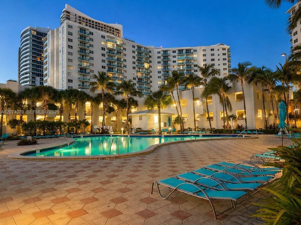 For Sale: $545,000 (2 beds, 2 baths, 1752 Square Feet)