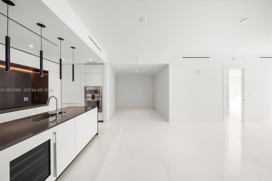 For Sale: $2,975,000 (2 beds, 3 baths, 1552 Square Feet)