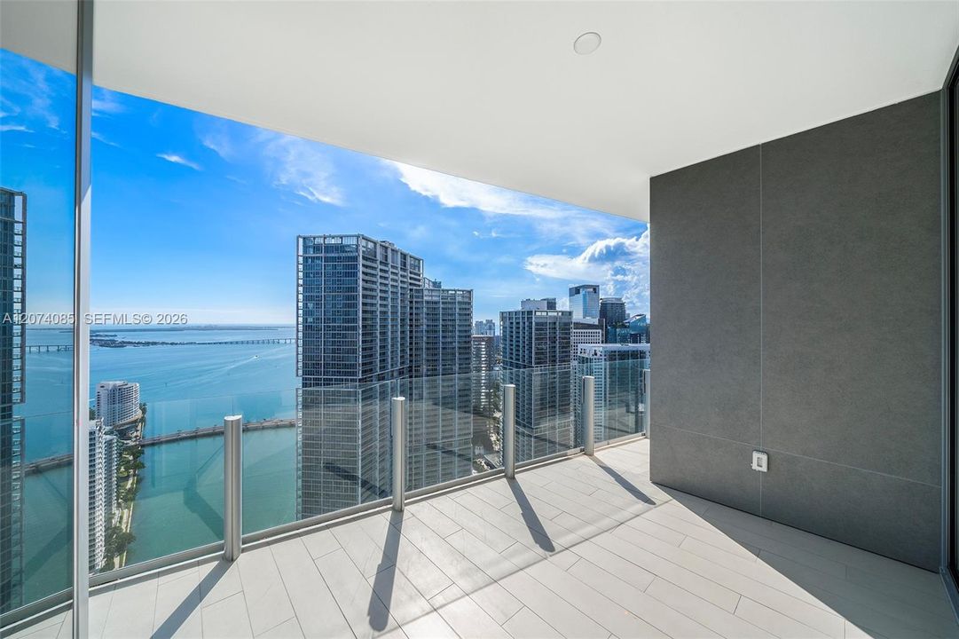 For Sale: $2,975,000 (2 beds, 3 baths, 1552 Square Feet)
