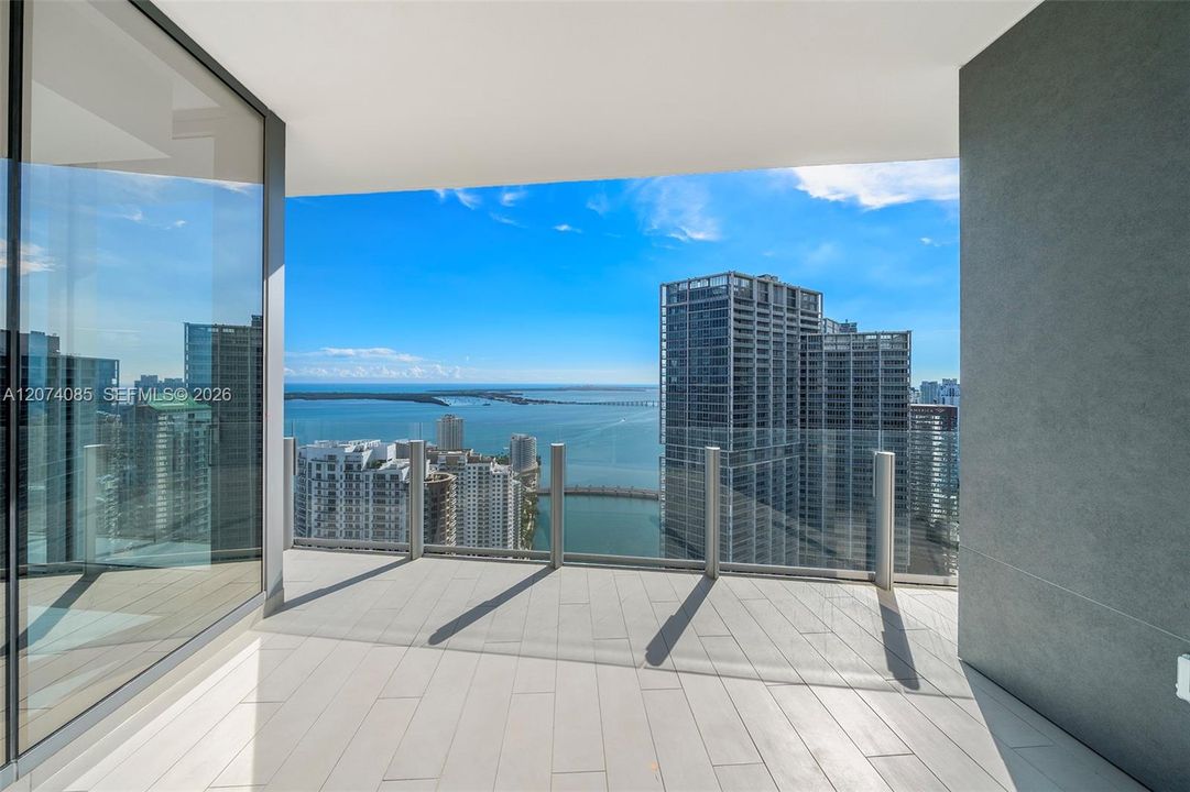 For Sale: $2,975,000 (2 beds, 3 baths, 1552 Square Feet)
