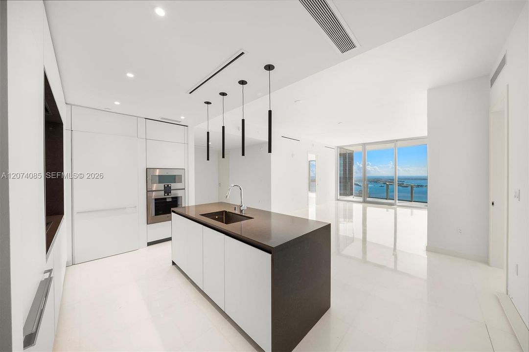For Sale: $2,975,000 (2 beds, 3 baths, 1552 Square Feet)
