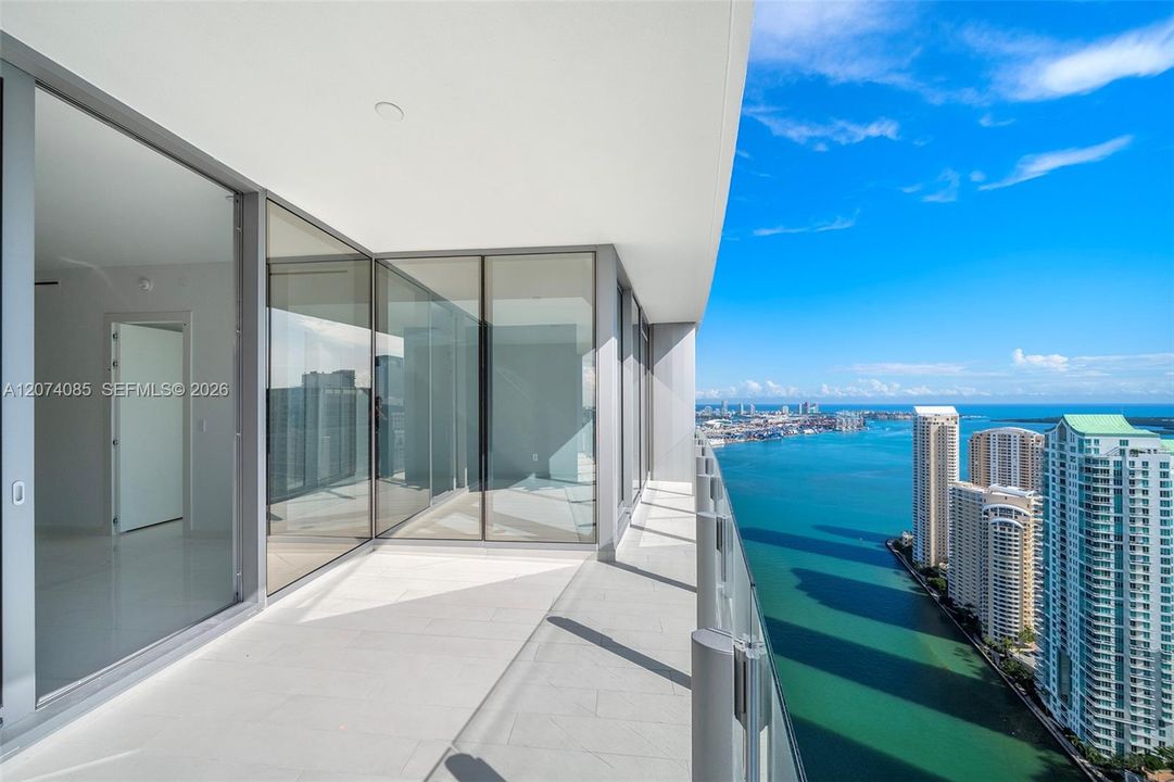 For Sale: $2,975,000 (2 beds, 3 baths, 1552 Square Feet)