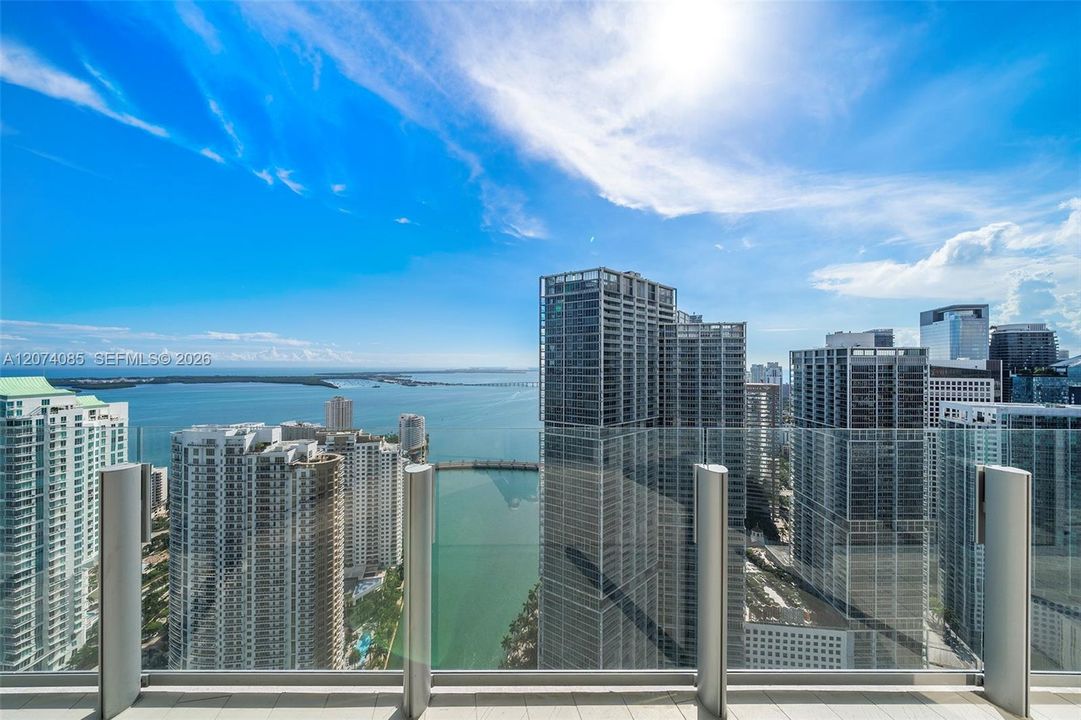 For Sale: $2,975,000 (2 beds, 3 baths, 1552 Square Feet)
