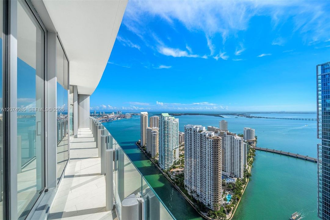 For Sale: $2,975,000 (2 beds, 3 baths, 1552 Square Feet)