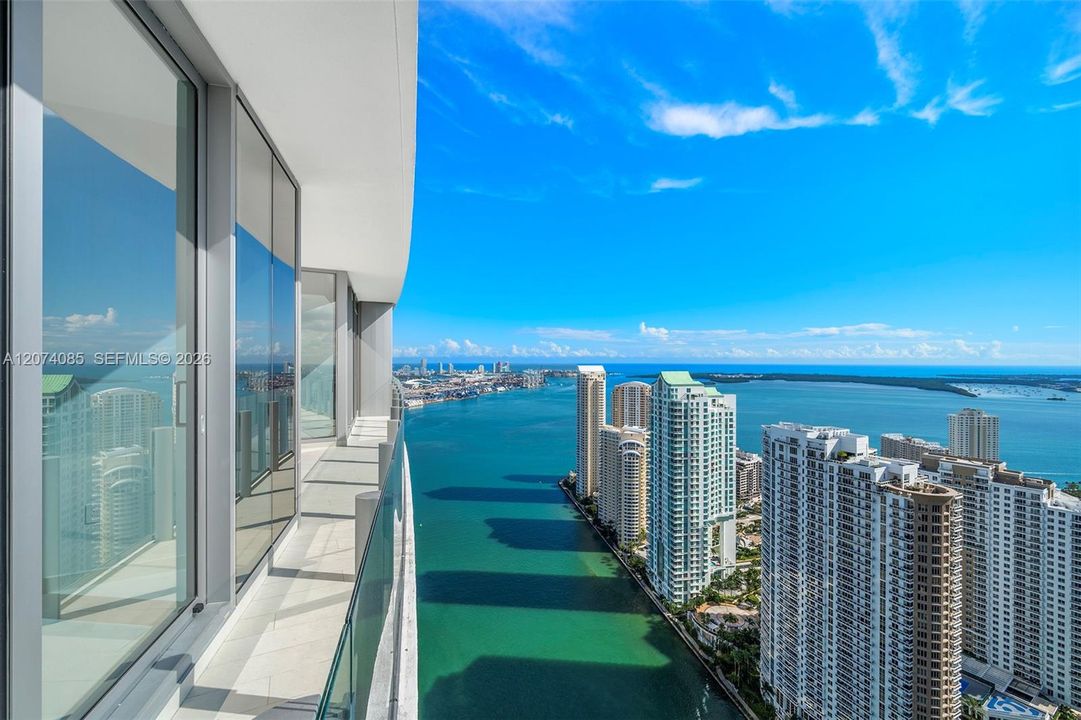 For Sale: $2,975,000 (2 beds, 3 baths, 1552 Square Feet)