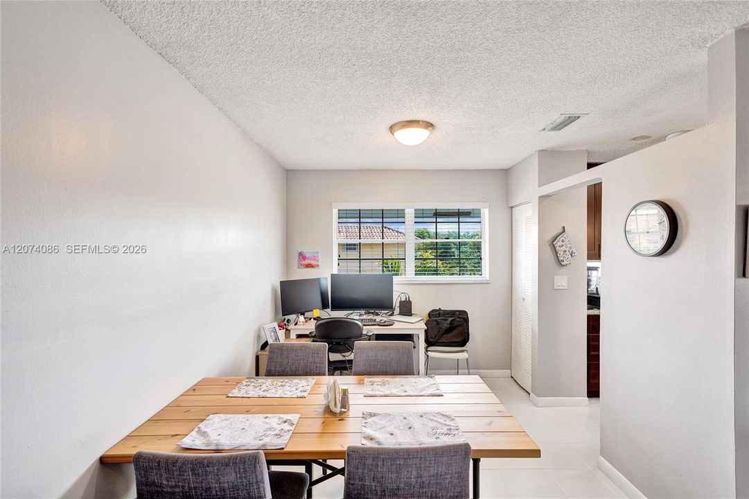 En Venta: $294,900 (2 camas, 2 baños, 1100 Pies cuadrados)