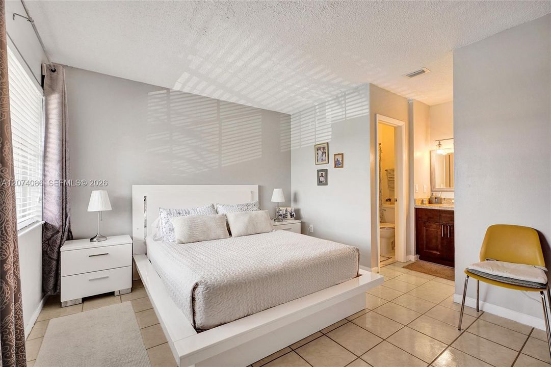 En Venta: $294,900 (2 camas, 2 baños, 1100 Pies cuadrados)