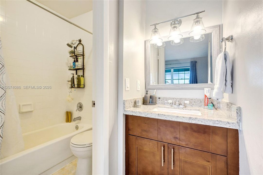 En Venta: $294,900 (2 camas, 2 baños, 1100 Pies cuadrados)