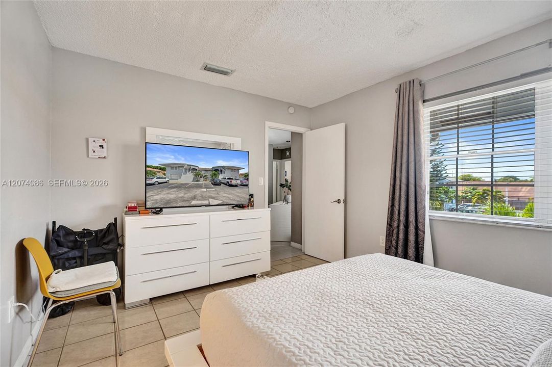 En Venta: $294,900 (2 camas, 2 baños, 1100 Pies cuadrados)