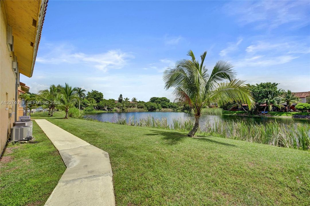 En Venta: $294,900 (2 camas, 2 baños, 1100 Pies cuadrados)