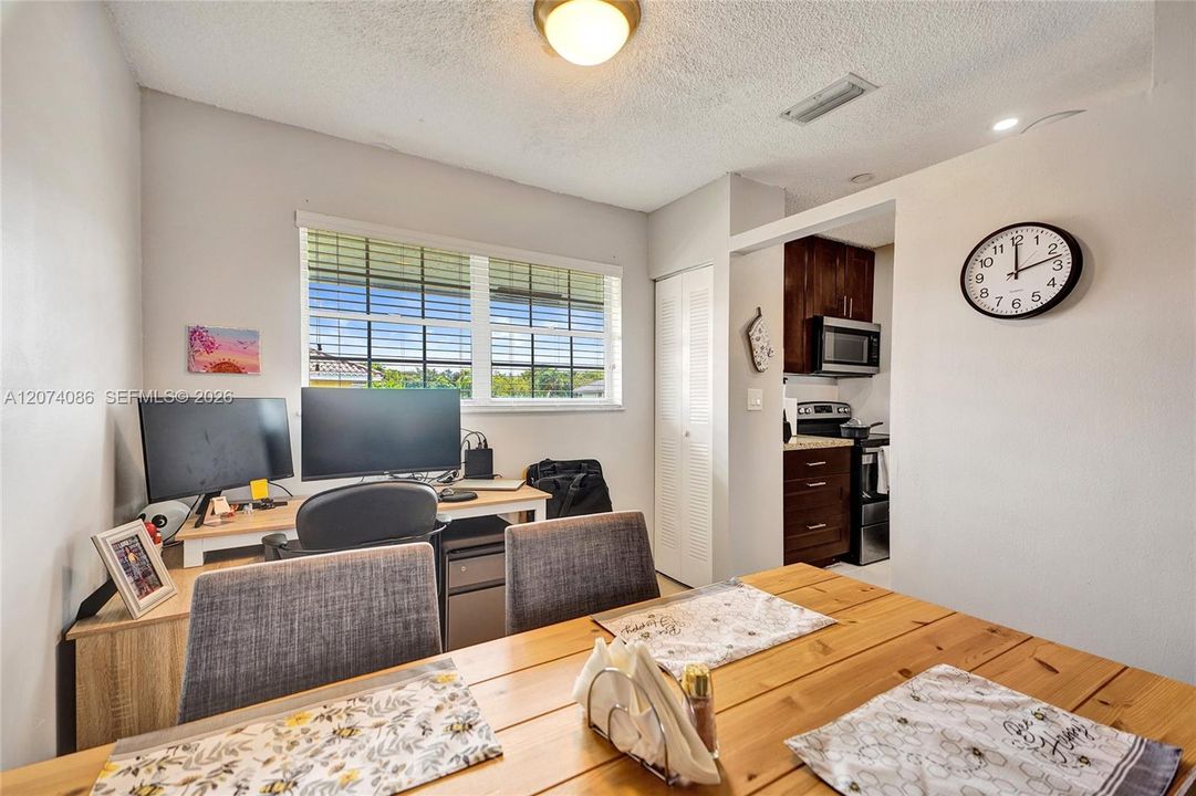 En Venta: $294,900 (2 camas, 2 baños, 1100 Pies cuadrados)