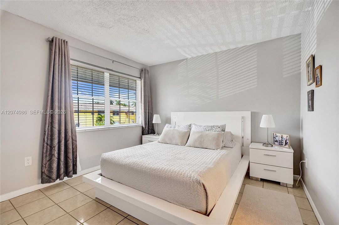 En Venta: $294,900 (2 camas, 2 baños, 1100 Pies cuadrados)