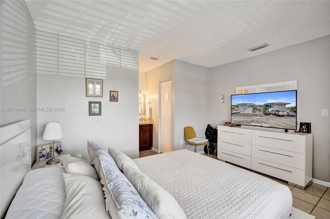 En Venta: $294,900 (2 camas, 2 baños, 1100 Pies cuadrados)