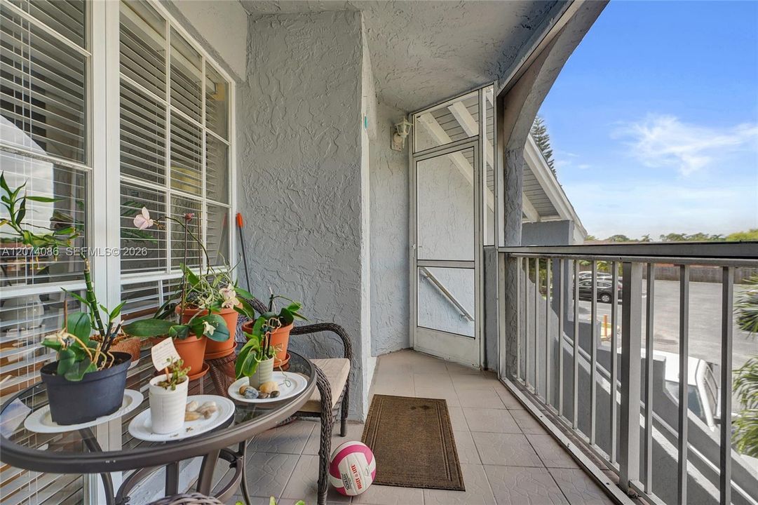 En Venta: $294,900 (2 camas, 2 baños, 1100 Pies cuadrados)