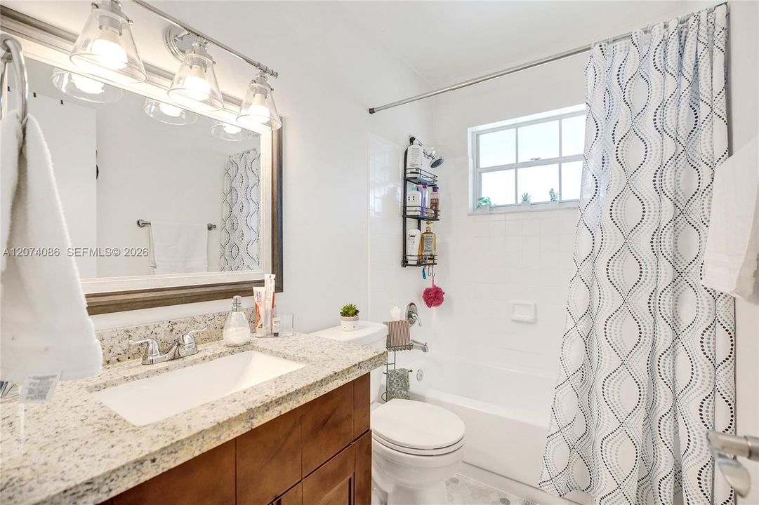 En Venta: $294,900 (2 camas, 2 baños, 1100 Pies cuadrados)
