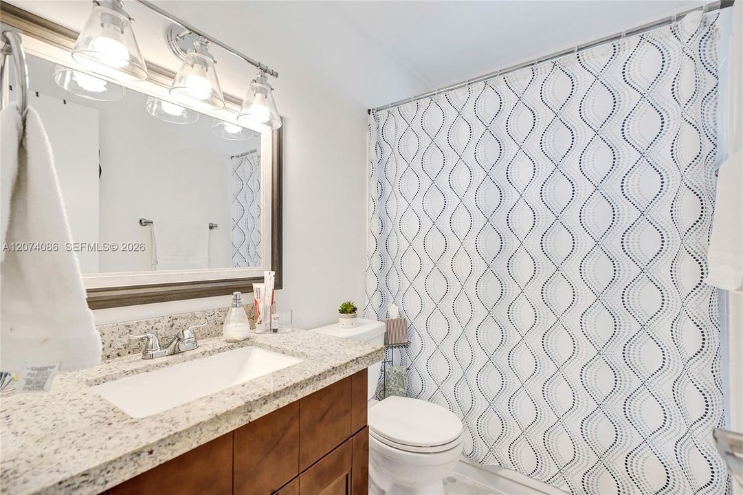 En Venta: $294,900 (2 camas, 2 baños, 1100 Pies cuadrados)