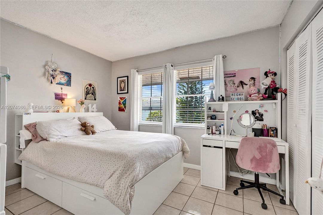 En Venta: $294,900 (2 camas, 2 baños, 1100 Pies cuadrados)