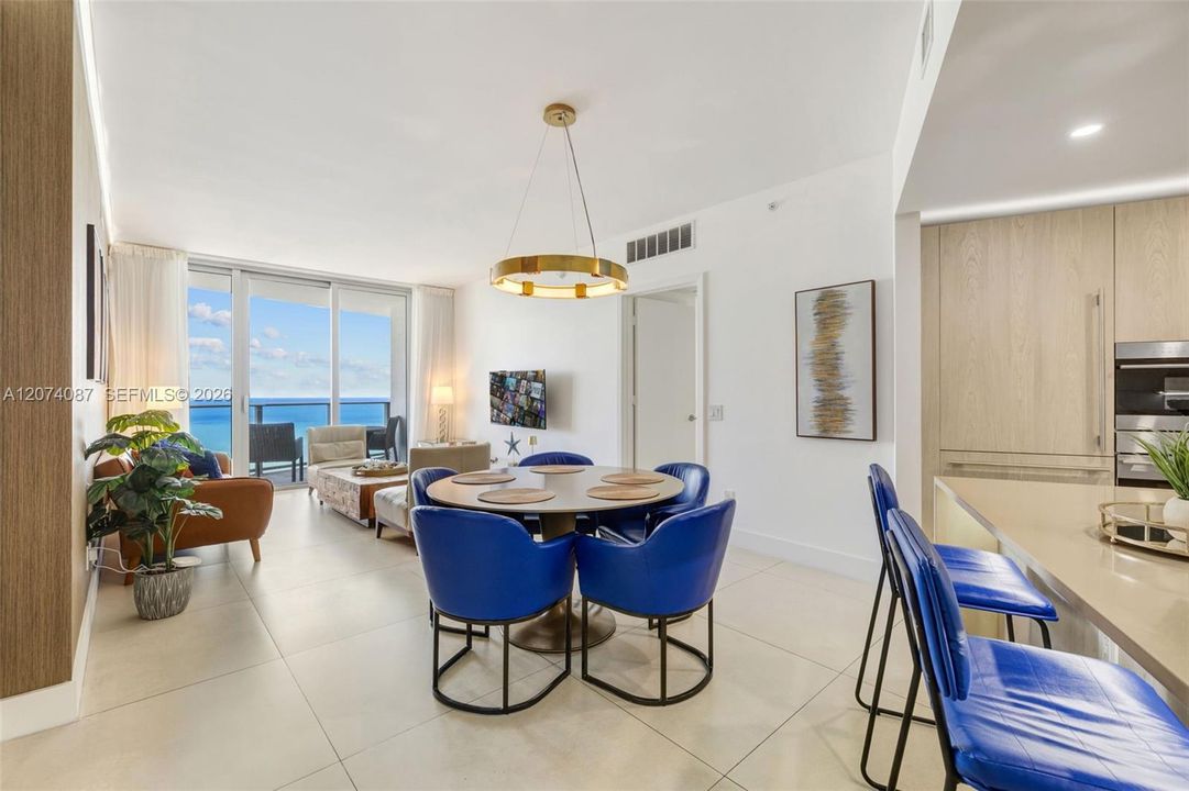For Sale: $865,000 (2 beds, 2 baths, 1129 Square Feet)