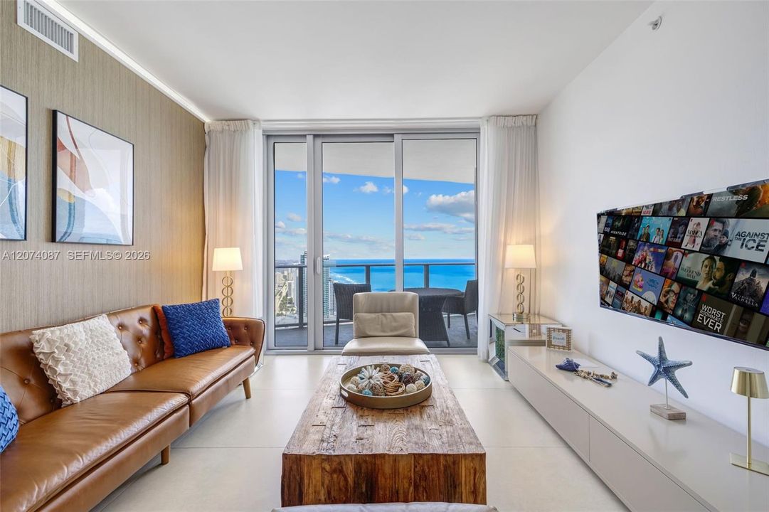 For Sale: $865,000 (2 beds, 2 baths, 1129 Square Feet)
