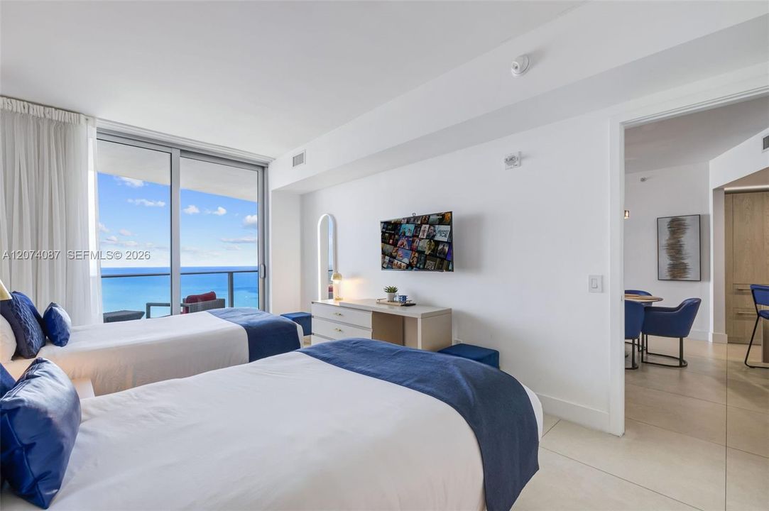 For Sale: $865,000 (2 beds, 2 baths, 1129 Square Feet)