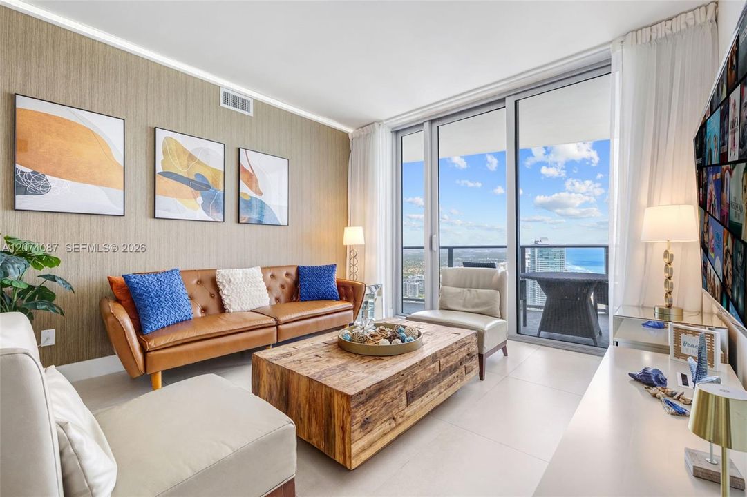 For Sale: $865,000 (2 beds, 2 baths, 1129 Square Feet)
