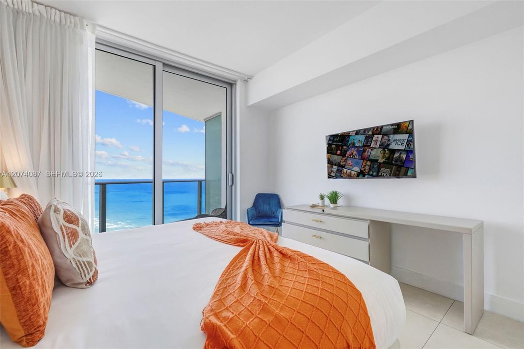 For Sale: $865,000 (2 beds, 2 baths, 1129 Square Feet)