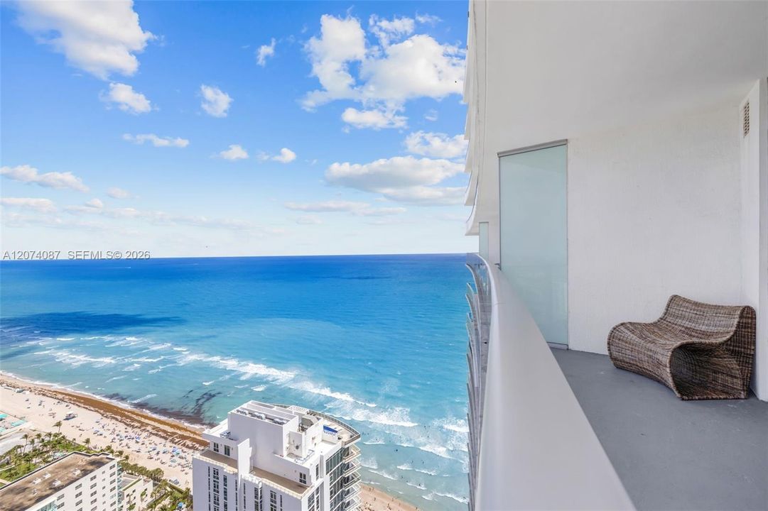 For Sale: $865,000 (2 beds, 2 baths, 1129 Square Feet)