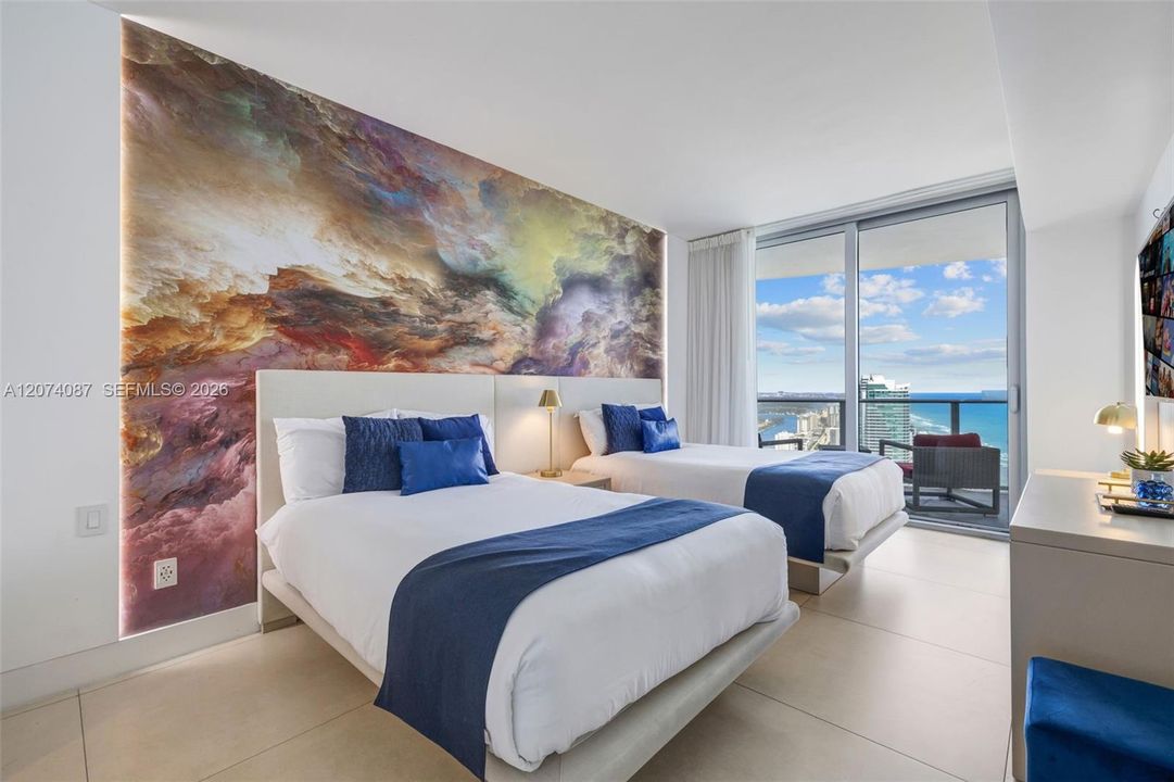 For Sale: $865,000 (2 beds, 2 baths, 1129 Square Feet)