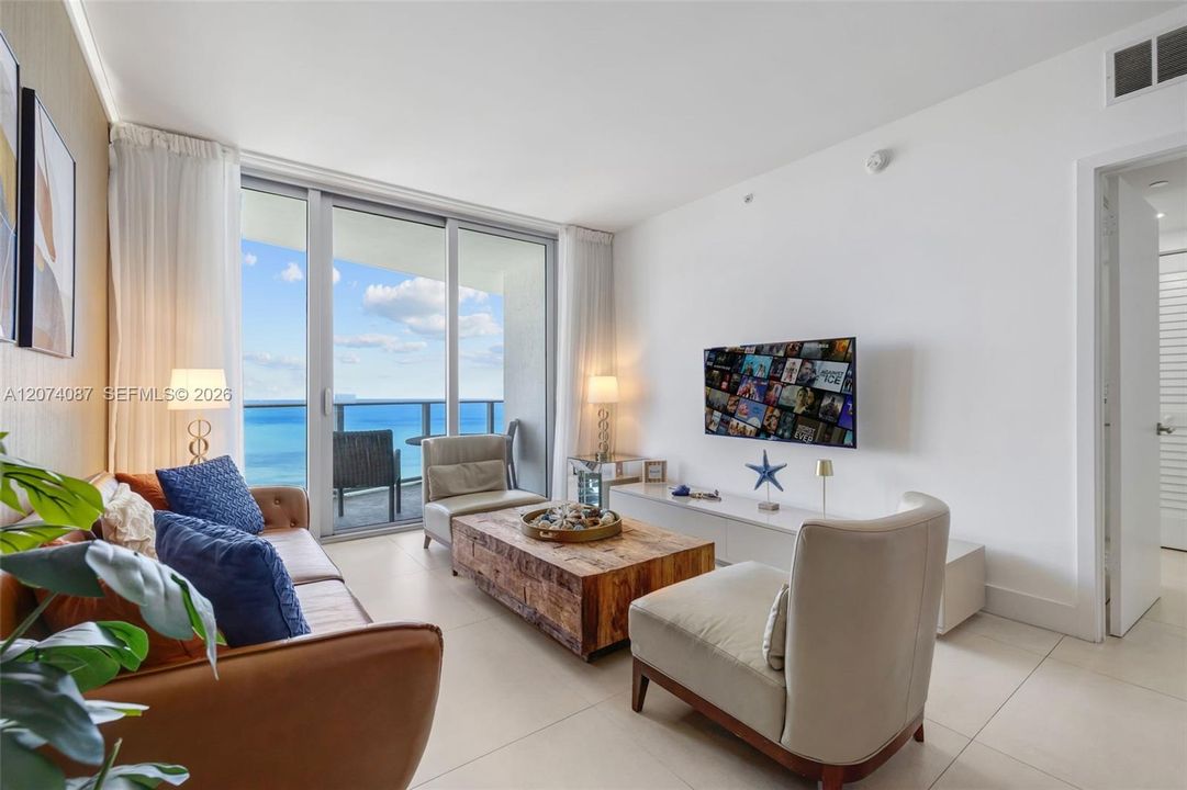 For Sale: $865,000 (2 beds, 2 baths, 1129 Square Feet)
