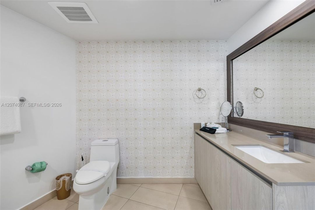 For Sale: $865,000 (2 beds, 2 baths, 1129 Square Feet)