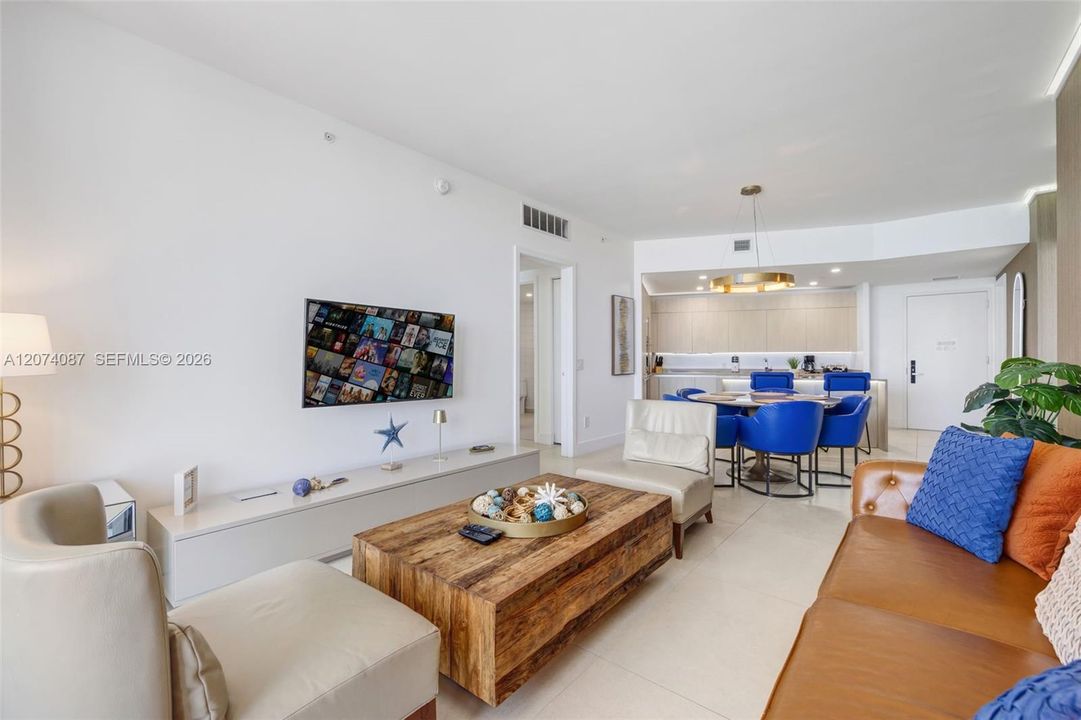 For Sale: $865,000 (2 beds, 2 baths, 1129 Square Feet)