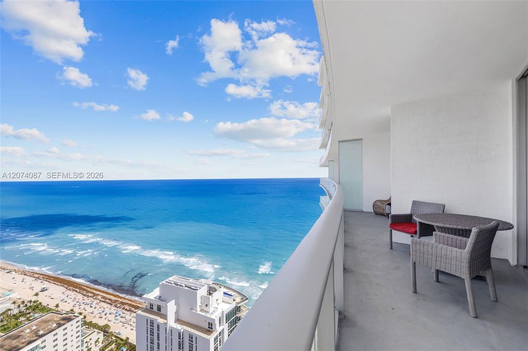 For Sale: $865,000 (2 beds, 2 baths, 1129 Square Feet)