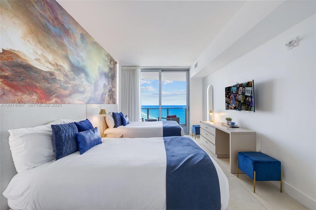 For Sale: $865,000 (2 beds, 2 baths, 1129 Square Feet)