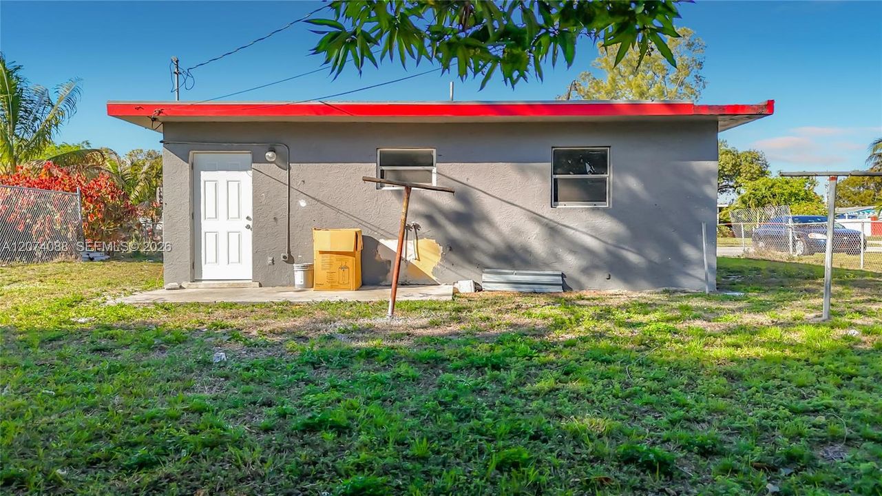 For Rent: $1,900 (2 beds, 1 baths, 728 Square Feet)