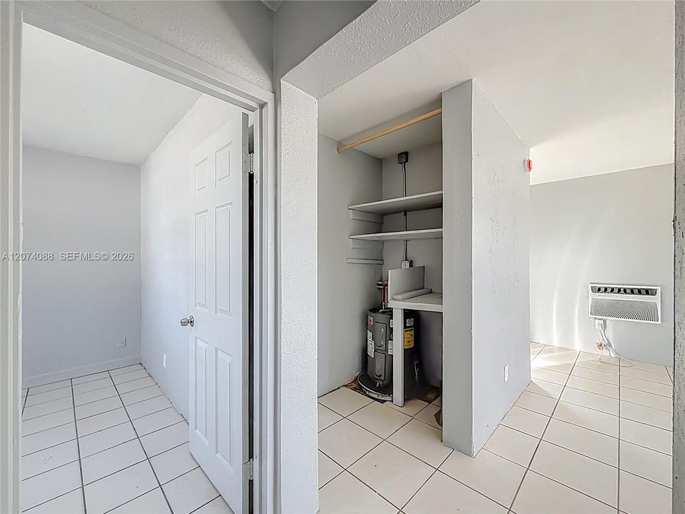 For Rent: $1,900 (2 beds, 1 baths, 728 Square Feet)