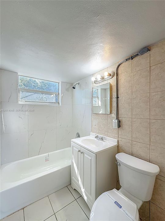 For Rent: $1,900 (2 beds, 1 baths, 728 Square Feet)