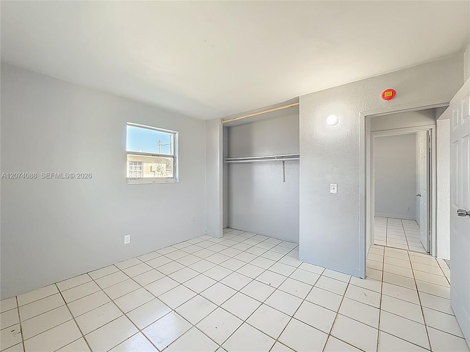For Rent: $1,900 (2 beds, 1 baths, 728 Square Feet)