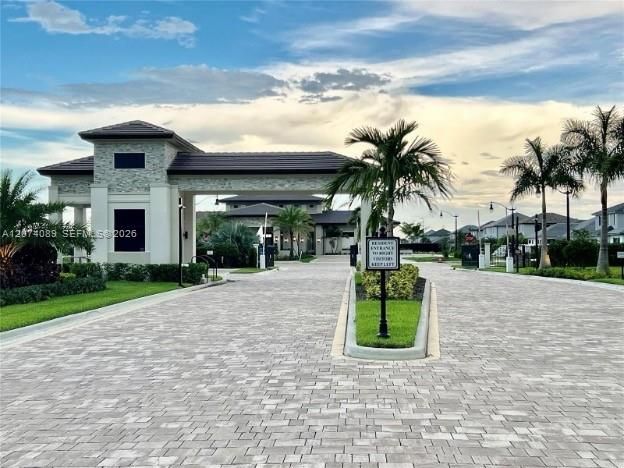 For Rent: $6,900 (5 beds, 4 baths, 3627 Square Feet)