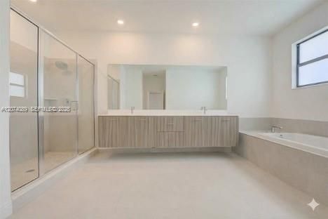 For Rent: $6,900 (5 beds, 4 baths, 3627 Square Feet)