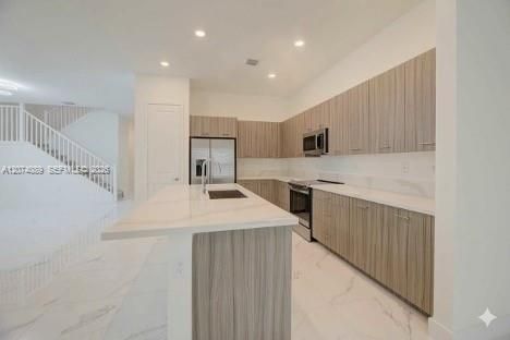 For Rent: $6,900 (5 beds, 4 baths, 3627 Square Feet)