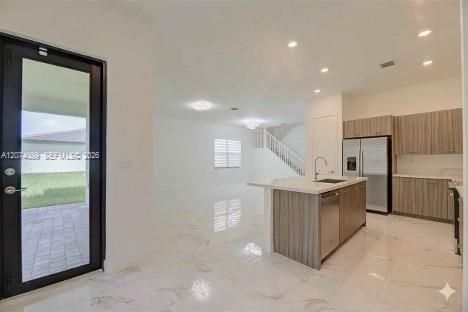 For Rent: $6,900 (5 beds, 4 baths, 3627 Square Feet)