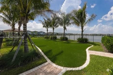 For Rent: $6,900 (5 beds, 4 baths, 3627 Square Feet)