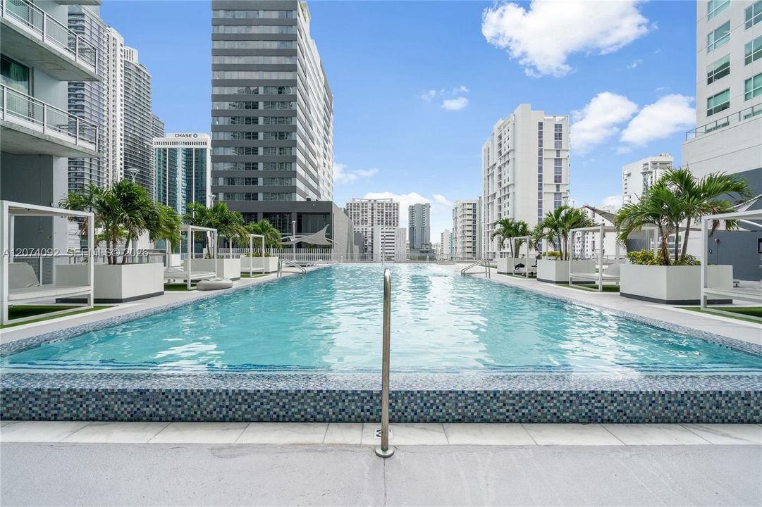 For Rent: $5,500 (2 beds, 2 baths, 1337 Square Feet)