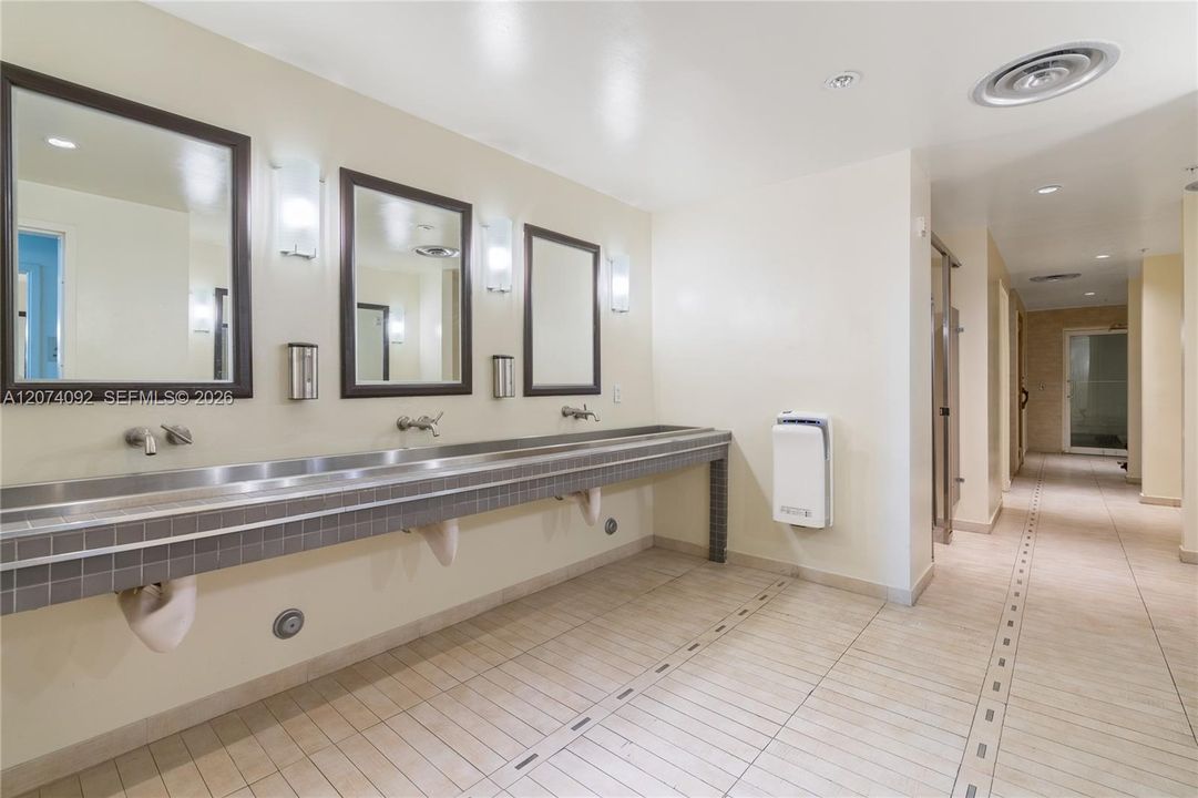 For Rent: $5,500 (2 beds, 2 baths, 1337 Square Feet)